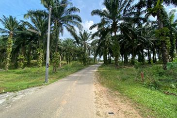 TANAH 2 EKAR BESERTA 2 RUMAH DI KOTA TINGGI UTK DIJUAL
