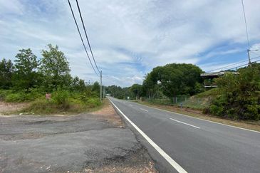 TANAH 2.7 EKAR TEPI PANTAI MERSING FOR SALE