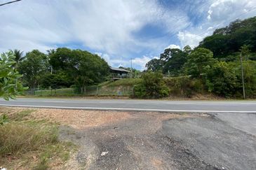 TANAH 2.7 EKAR TEPI PANTAI MERSING FOR SALE