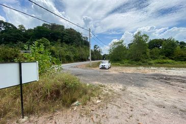 TANAH 2.7 EKAR TEPI PANTAI MERSING FOR SALE