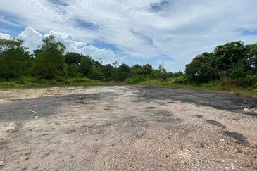 TANAH 2.7 EKAR TEPI PANTAI MERSING FOR SALE