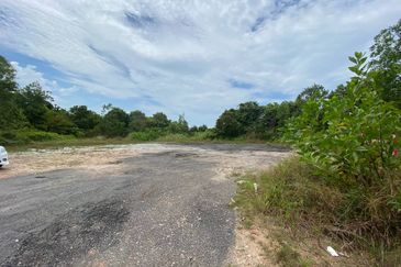 TANAH 2.7 EKAR TEPI PANTAI MERSING FOR SALE