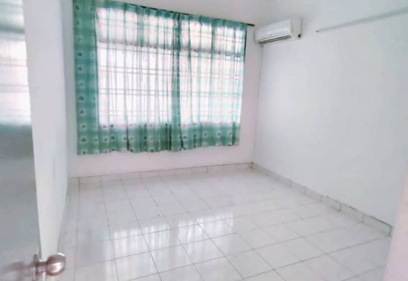 Taman Tanjung Puteri Resort