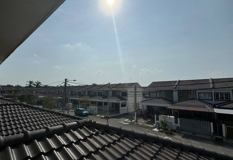 Tongkang Pecah Local Pecah