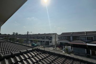 Tongkang Pecah Local Pecah