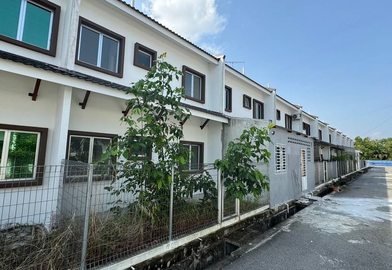 Tongkang Pecah Local Pecah