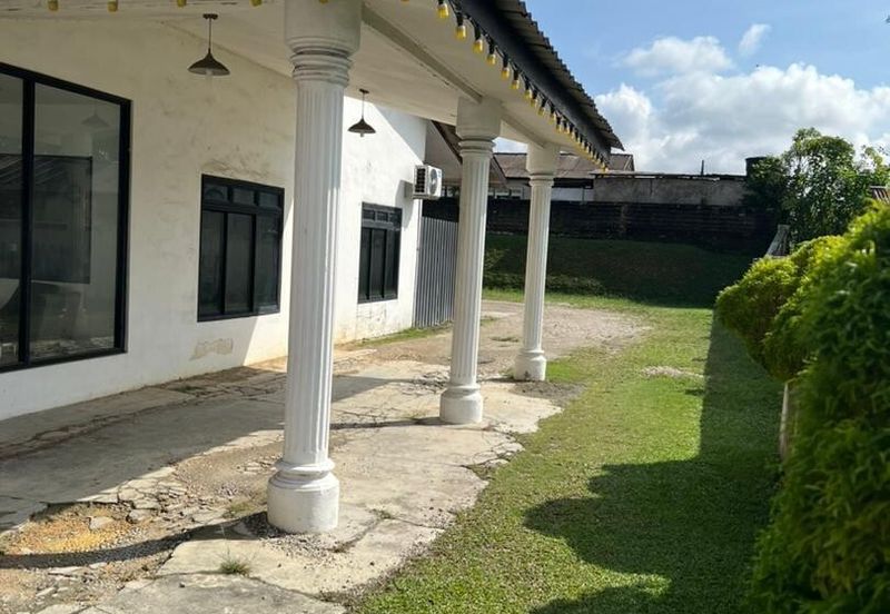 BUNGALOW SINGLE STOREY @ JALAN DATIN HALIMAH, LARKIN FOR SALE