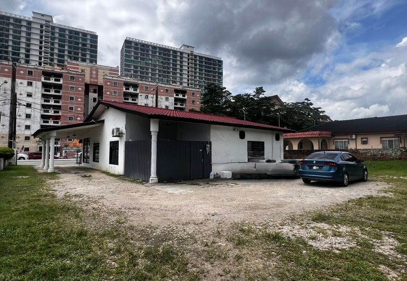 BUNGALOW SINGLE STOREY @ JALAN DATIN HALIMAH, LARKIN FOR SALE