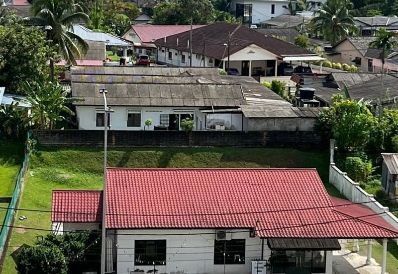 BUNGALOW SINGLE STOREY @ JALAN DATIN HALIMAH, LARKIN FOR SALE