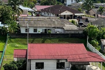 BUNGALOW SINGLE STOREY @ JALAN DATIN HALIMAH, LARKIN FOR SALE