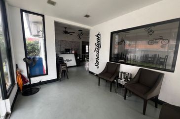 BUNGALOW SINGLE STOREY @ JALAN DATIN HALIMAH, LARKIN FOR SALE