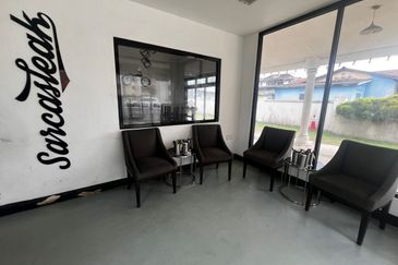 BUNGALOW SINGLE STOREY @ JALAN DATIN HALIMAH, LARKIN FOR SALE