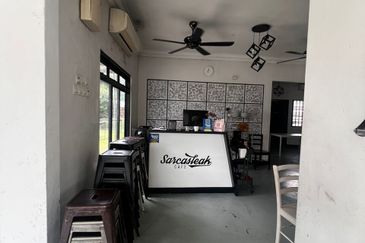 BUNGALOW SINGLE STOREY @ JALAN DATIN HALIMAH, LARKIN FOR SALE