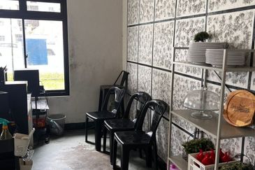 BUNGALOW SINGLE STOREY @ JALAN DATIN HALIMAH, LARKIN FOR SALE