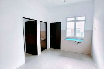 LIKE NEW HOUSE / TAMAN SCIENTEX KOTA TINGGI / ORIGINAL UNiT HOUSE FOR SALE