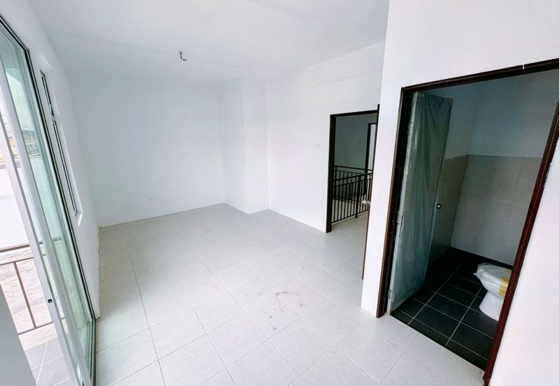 LIKE NEW HOUSE / TAMAN SCIENTEX KOTA TINGGI / ORIGINAL UNiT HOUSE FOR SALE