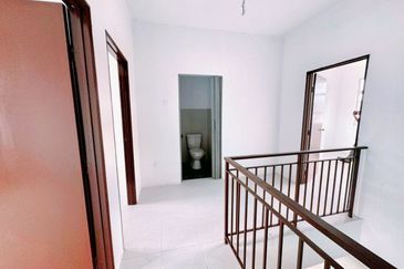 LIKE NEW HOUSE / TAMAN SCIENTEX KOTA TINGGI / ORIGINAL UNiT HOUSE FOR SALE