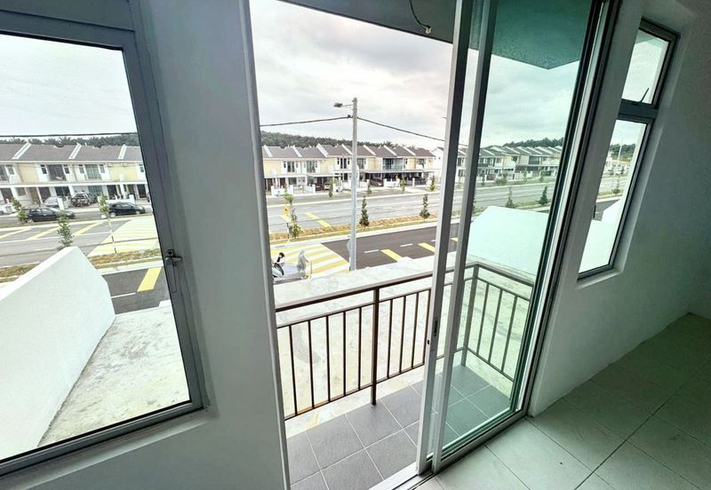 LIKE NEW HOUSE / TAMAN SCIENTEX KOTA TINGGI / ORIGINAL UNiT HOUSE FOR SALE