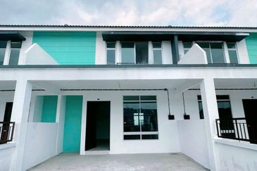 LIKE NEW HOUSE / TAMAN SCIENTEX KOTA TINGGI / ORIGINAL UNiT HOUSE FOR SALE