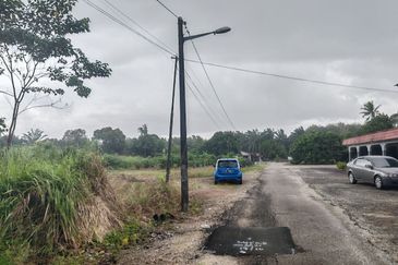 TANAH LOT GERAN INDIVIDU @ PARIT SIKOM, PONTIAN UNTUK DIJUAL