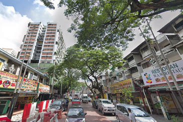 Adjoining Shops Renting to Bank @ High ROI