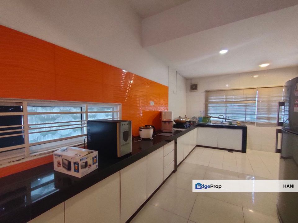 End Lot 3 Storey Terrace House D'Impian Tropika Balakong, Selangor, Balakong