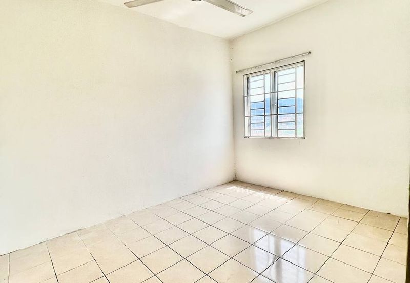 Residensi Bistaria, Ukay Bistari