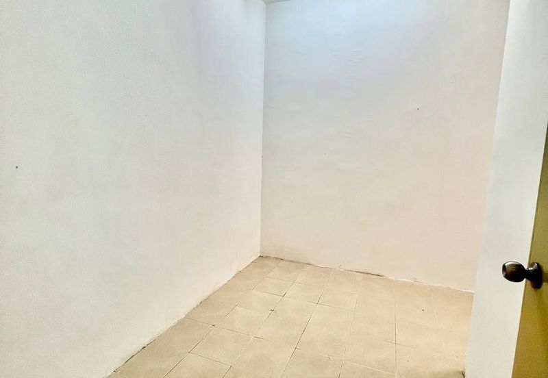 Residensi Bistaria, Ukay Bistari