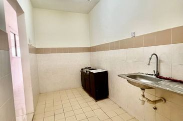 Residensi Bistaria, Ukay Bistari