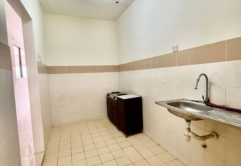 Residensi Bistaria, Ukay Bistari