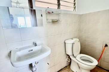 Residensi Bistaria, Ukay Bistari