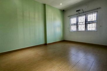 Jalan Suasana, Bandar Tun Hussein Onn