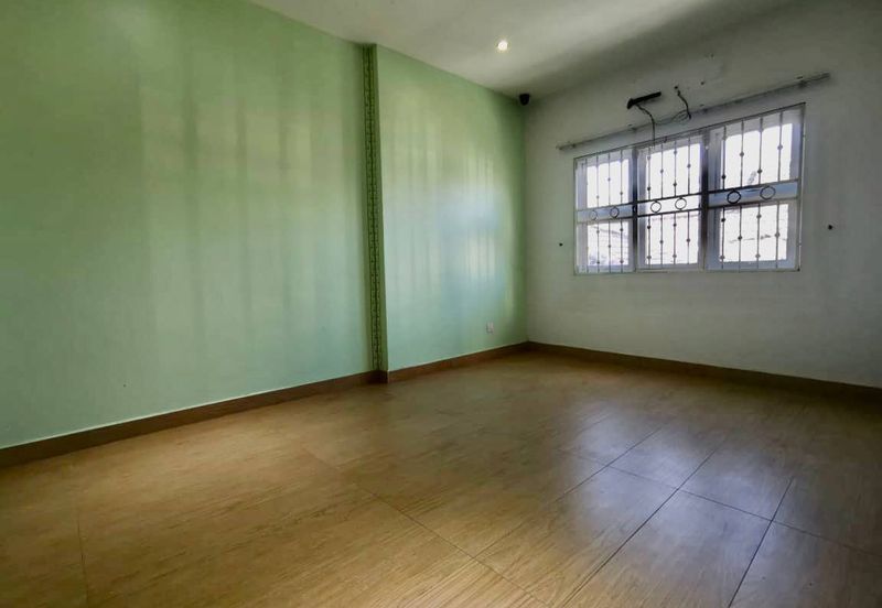 Jalan Suasana, Bandar Tun Hussein Onn