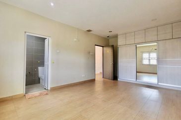 Jalan Suasana, Bandar Tun Hussein Onn