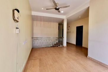 Jalan Suasana, Bandar Tun Hussein Onn