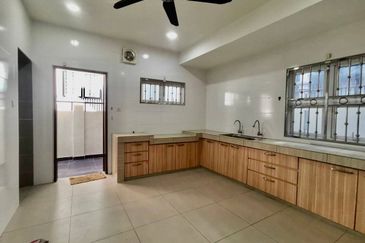 Jalan Suasana, Bandar Tun Hussein Onn