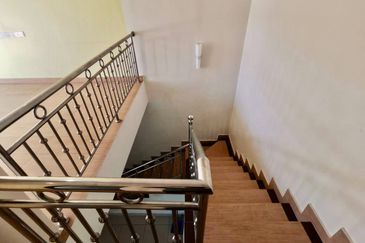 Jalan Suasana, Bandar Tun Hussein Onn