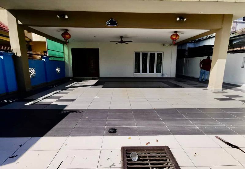 Jalan Suasana, Bandar Tun Hussein Onn