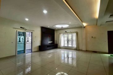 Jalan Suasana, Bandar Tun Hussein Onn