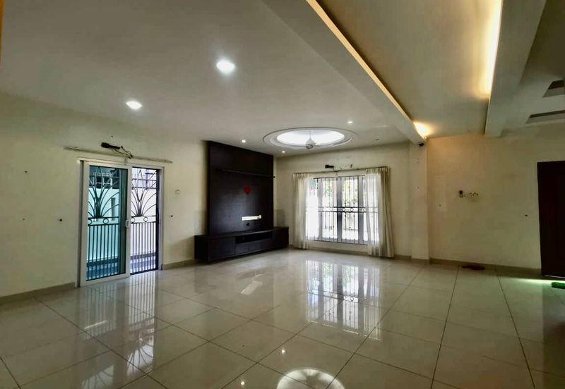 Jalan Suasana, Bandar Tun Hussein Onn