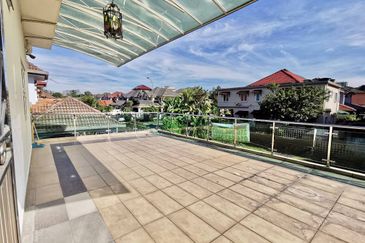 Jalan Suasana, Bandar Tun Hussein Onn