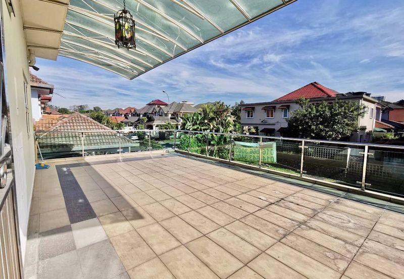 Jalan Suasana, Bandar Tun Hussein Onn