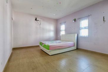 Jalan Suasana, Bandar Tun Hussein Onn