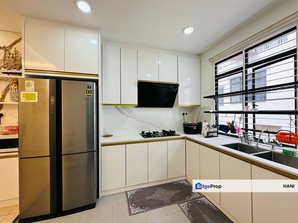 Below Market Value Double Storey Superlink Jalan Ecohill 3 Semenyih , Selangor, Semenyih