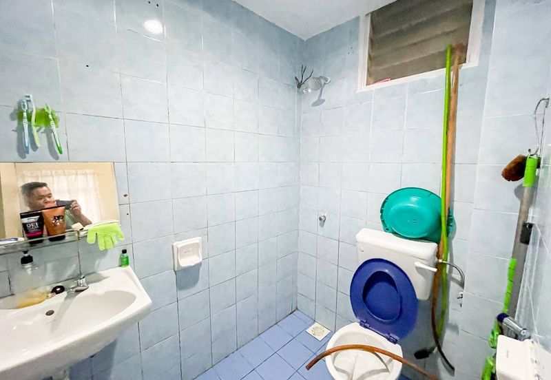 Sri Puteri (Earls Court), Ukay Perdana