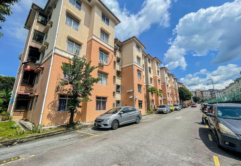 Sri Puteri (Earls Court), Ukay Perdana