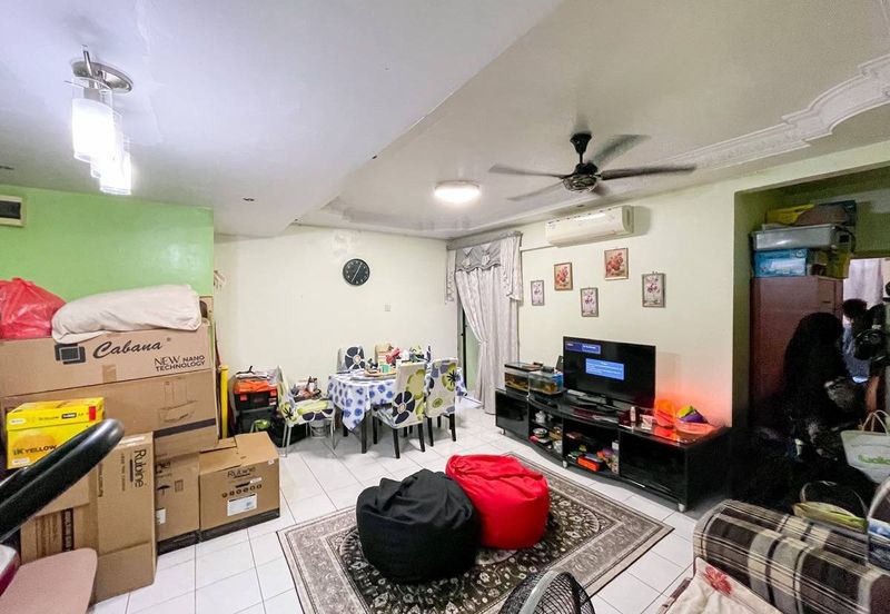 Sri Puteri (Earls Court), Ukay Perdana