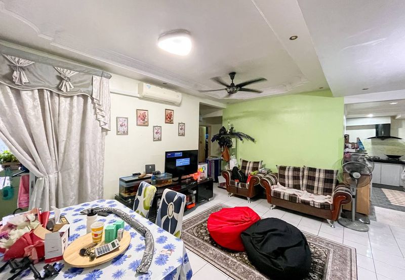 Sri Puteri (Earls Court), Ukay Perdana