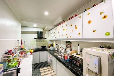 Sri Puteri (Earls Court), Ukay Perdana