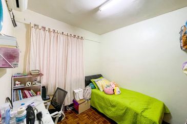 Sri Puteri (Earls Court), Ukay Perdana